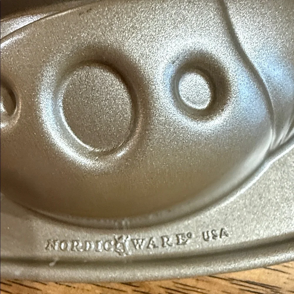 Nordic Ware Backyard Bugs Baking Pan Mini Cakes EUC